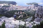 Gezicht op Makarska van boven af